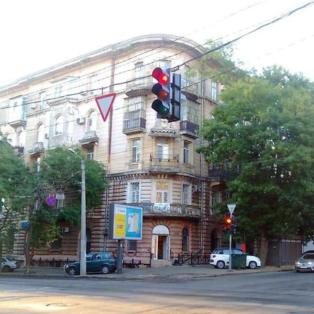 Apartment Vechnye Tsennosti Odessa Luaran gambar