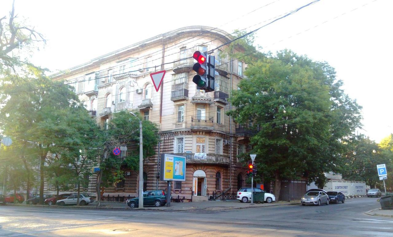 Apartment Vechnye Tsennosti Odessa Luaran gambar