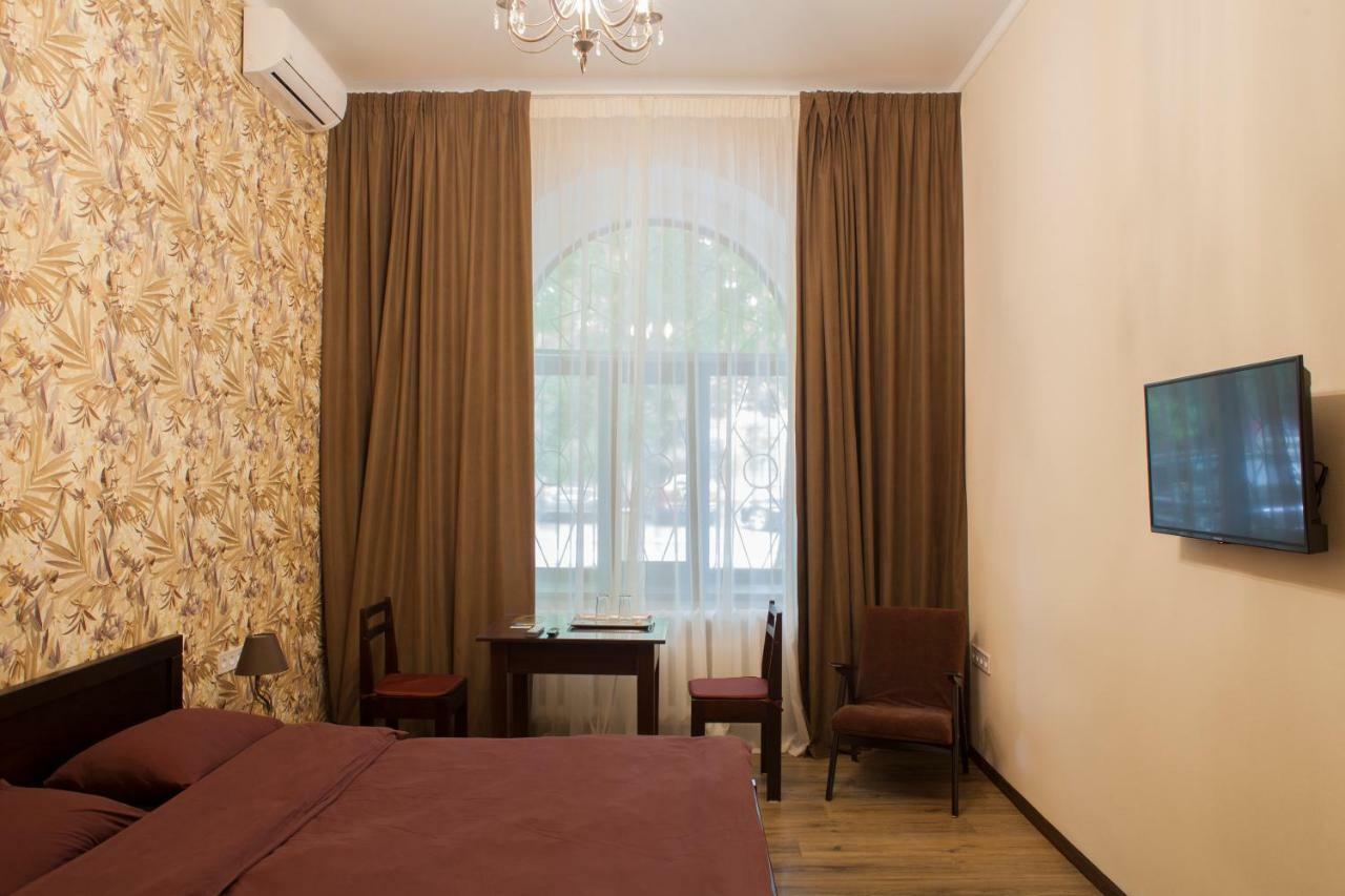 Apartment Vechnye Tsennosti Odessa Luaran gambar